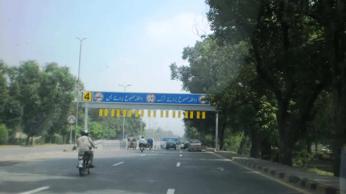 Traffic on Canal Road, Lahore